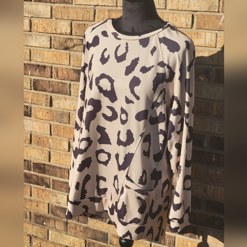 NWT Long Sleeve Tunic Taupe/Black Animal Print Size XL